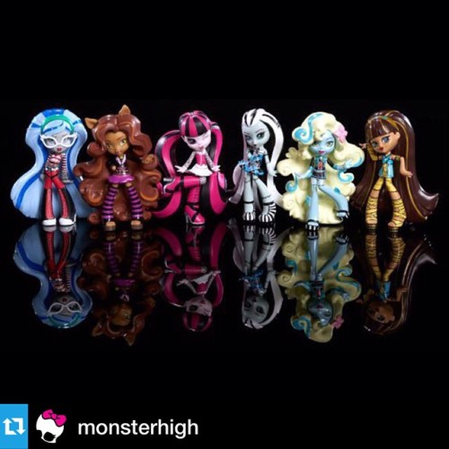 Are you dying from the scary cuteness?! cause I&#8217;m dying from the scary cuteness! #scary cute #cuteoverload #canthandlethecute #Repost from @monsterhigh with @repostapp

&#8212;-

Creeperific cuteness overload! #FinalLurks #MonsterHigh #VinylFigure #CollectThemAll