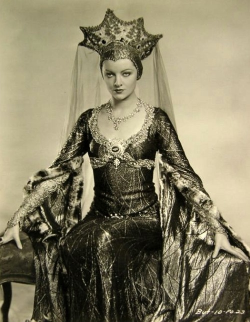sorcerersskull:

Myrna Loy as Morgan Le Fay from A Connecticut Yankee (1931)