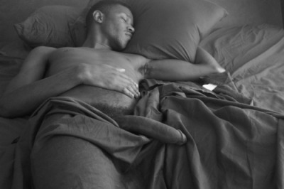 gay-daddies-admirer:

dilftruckers:

WOW!

Lol, he sleeps with the snake

ill sleep with his snake
