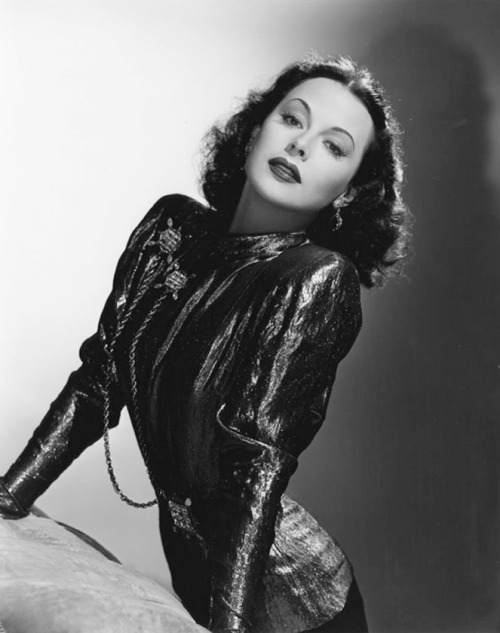 retrophilia:

Inventor and actress Hedy Lamarr was born 100 years ago today (or maybe 99 or 98 years— sources conflict on the year).