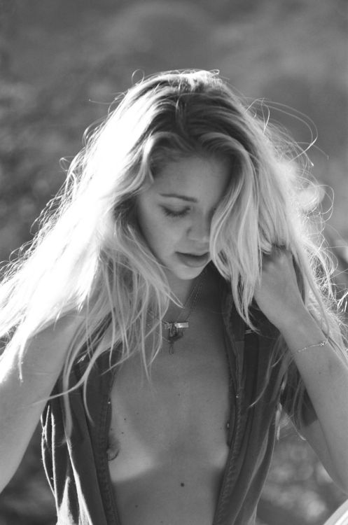 jessieandrews:

Outtakes from Monster Children annual photo...