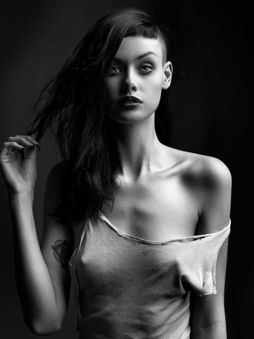 strangelycompelling:Photographer - Peter CoulsonModel - Alice... - Daily Ladies