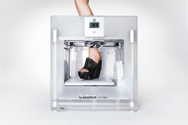 CubeX Trio &#8216;shoes to print overnight&#8217; campaign, promoted by Dezeen.