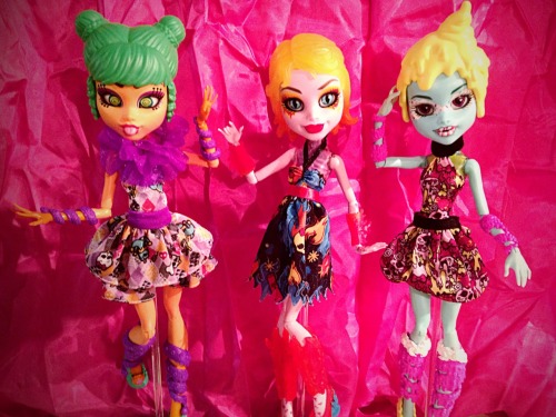 jpopluvr1000:

All 3 of the new inner monster add on packs. Scared silly (green wig) is hands down my fav ✊💕😘