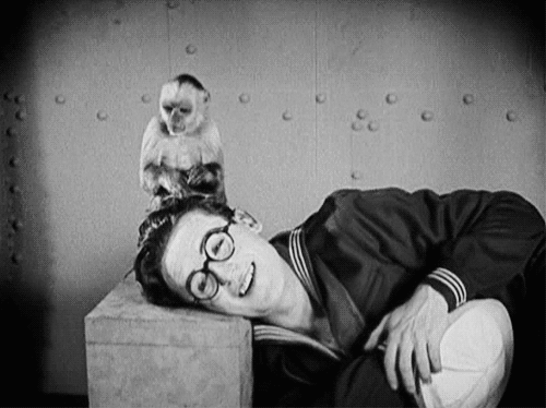 littlehorrorshop:

Harold Lloyd unknowingly gets groomed by his primate friend in A Sailor-Made Man, 1921