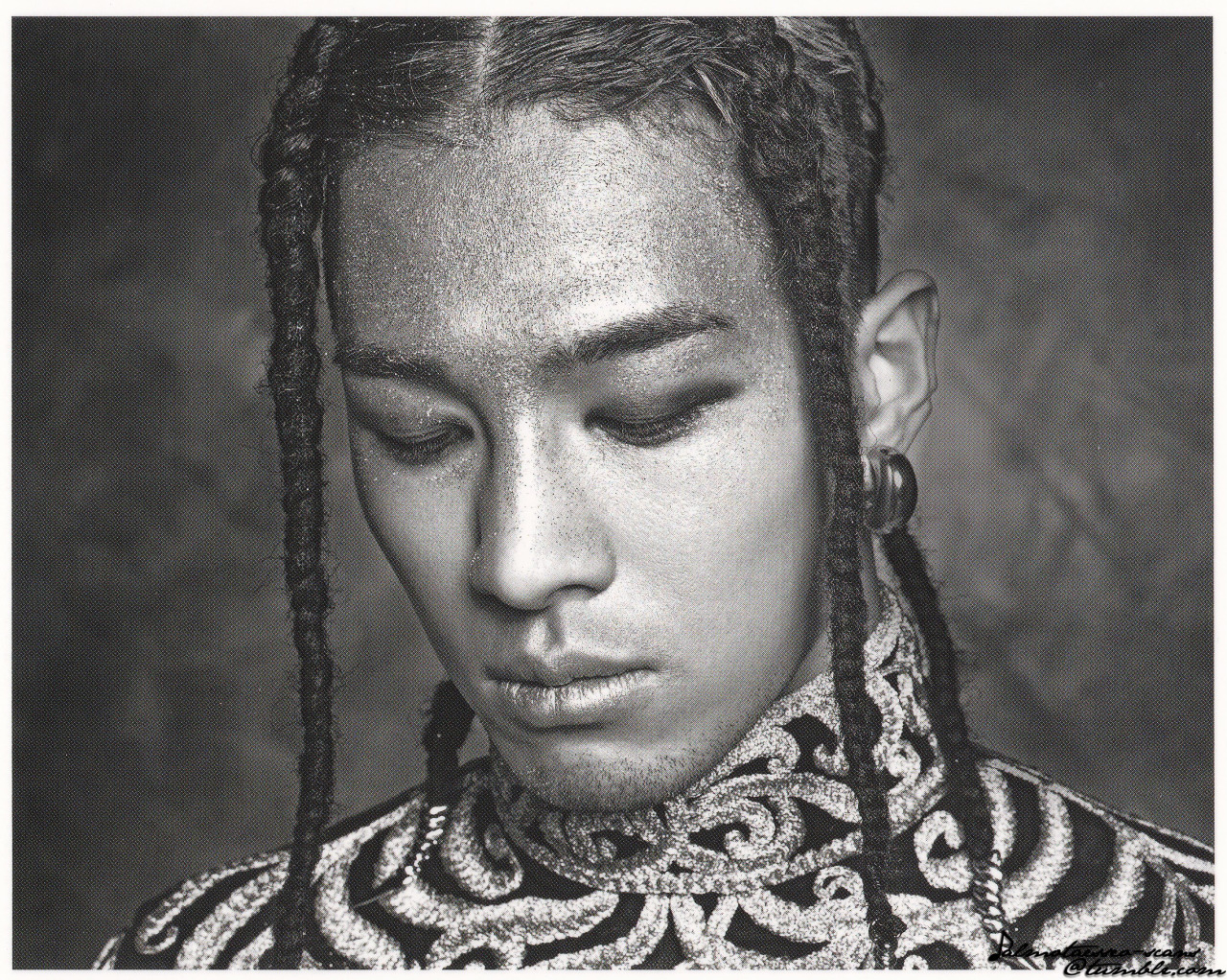 {HQ Scan} TaeYang’s RISE + best collection Vinyl LP photos -18- 
credit&#160;: jalmotaesseo-scans if editing! Do not repost without permission! Do not post to weheartit!