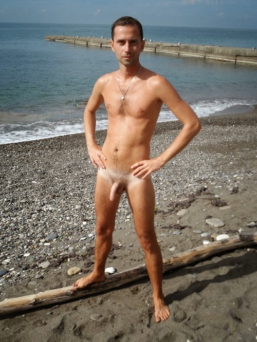 guyzbeach:

Follow Guyzbeach, a collection of natural men naked at the beach&#160;!
