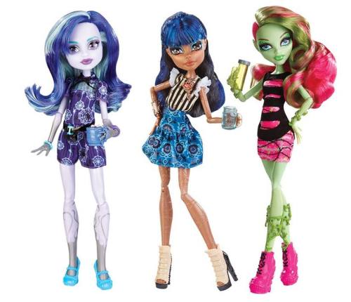 iplaydead:

sooo apparently these gorgeous dolls were spotted at toys r us! :o definitely getting venus