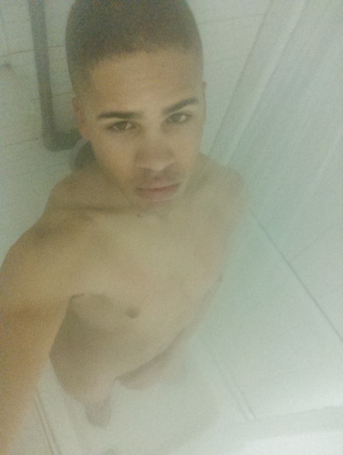 Army boi in the showerthanks for the pic - send me more!!!