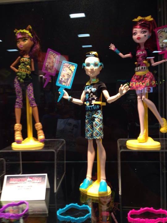 rayedelsol:

Found on the Facebook Group: Monster High Collectors - Safe place for MH Doll Collectors!
(I don’t like to source with real names, but if you are on tumblr, I’ll gladly use your url if you just message me)