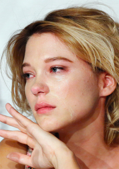 
Lea Seydoux crying during the press conference for Blue is the Warmest Colour in Cannes
