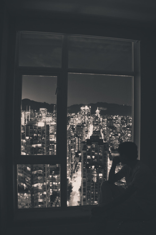 ollybear:

Quiet Night // By: Oliver Shou
