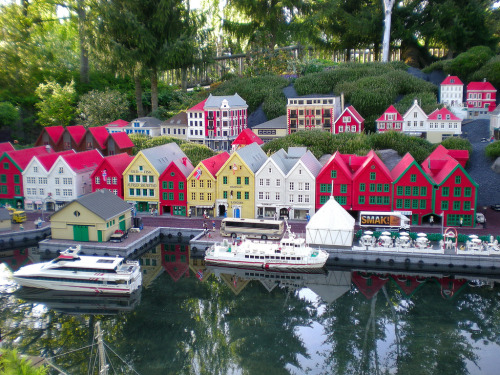 Legoland Billund in Denmark
via pantherinia_hd