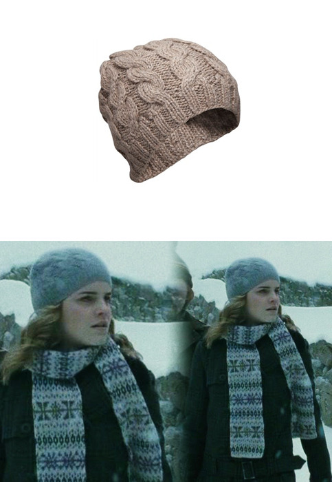 
 Emma wore an Aymara Cabelknit cashlama beanie as Hermione Granger in Harry Potter and the Half-Blood Prince. Aymara Cabelknit cashlama beanie - €100.00
Wore with: Topshop Check Coat   