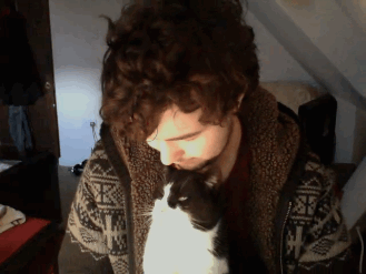 fuckingintheimpala:

rngnightmares:

THE CAT RETURNED THE KISS
THE CAT FUCKING RETURNED THE KISS
OH MY GOD

who wouldnt return a kiss to that guy
