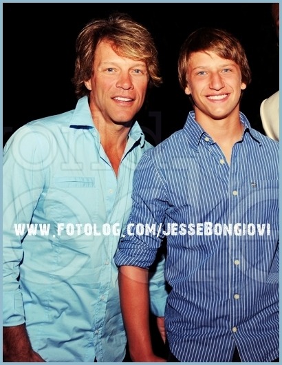   Foto på Jon Bon Jovi  & hans  Son  Jesse James Louis Bongiovi