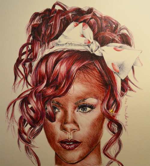 Rihanna realizzato con penne a sfera colorate cu carta semi-ruvida