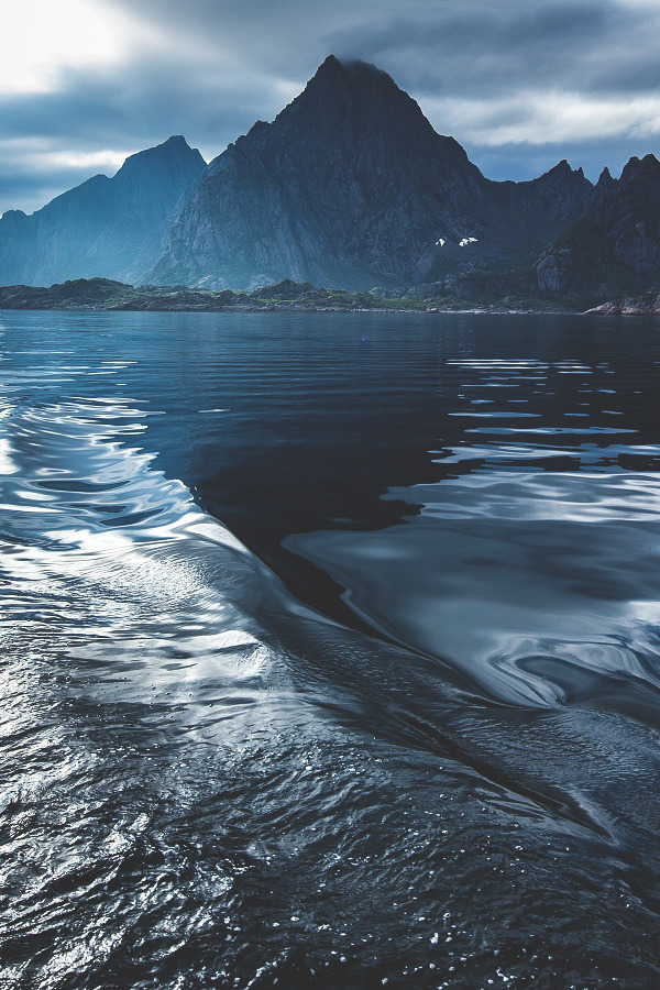 visualechoess: Lofoten islands, Norway - by: Sergey Bogomyako 