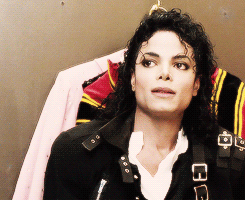GIF su Michael Jackson. - Pagina 11 Tumblr_ml62j9Q8tm1rhk2w1o5_r1_250