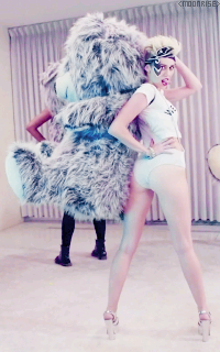 Miley Cyrus Tumblr_n7q5hhFnC61sqaaz9o8_250