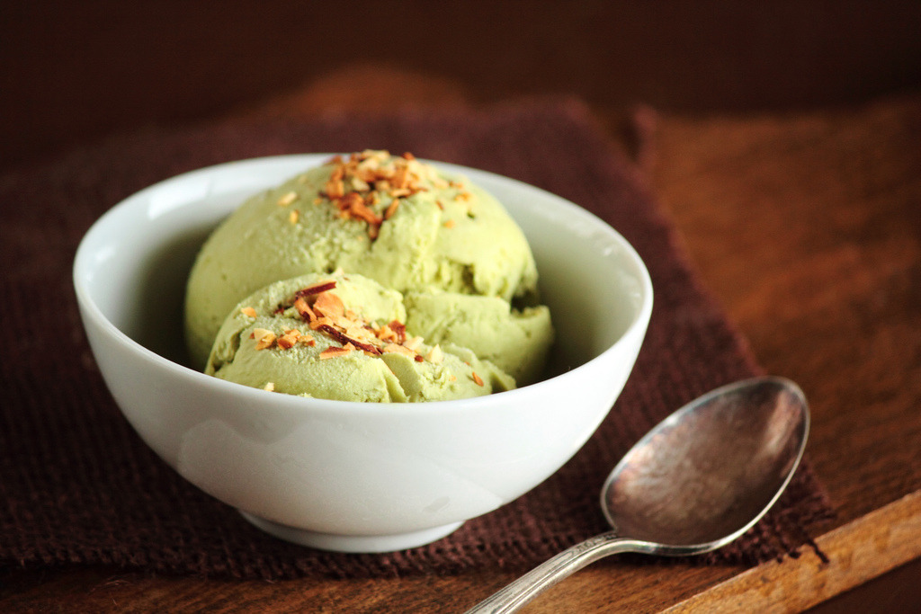 priveting: Green Tea Coconut Ice Cream by pastryaffair on Flickr. 
