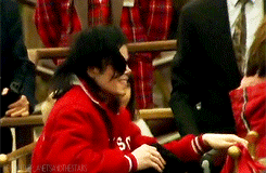 GIF su Michael Jackson. - Pagina 10 Tumblr_nj7ou5jBfg1r37ly3o2_250