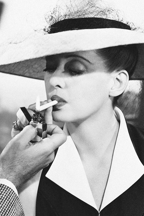  Bette Davis as Charlotte Vale in Now, Voyager, 1942. 