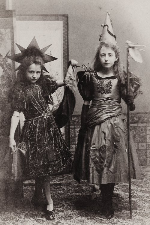 vintage halloween costumes 1800s