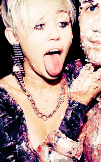 Miley Cyrus Tumblr_n7q5di6Ouz1sqaaz9o3_250