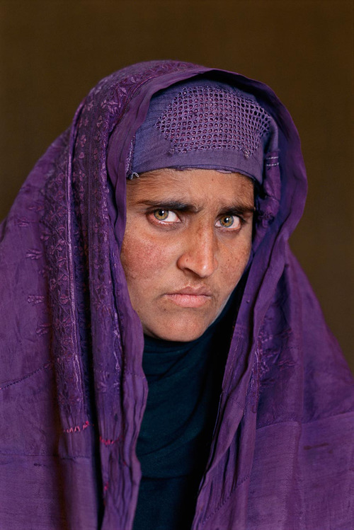 Afghan girl with green eyes