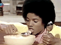 GIF su Michael Jackson. - Pagina 11 Tumblr_nkn0q7J0e81qjpigho6_250