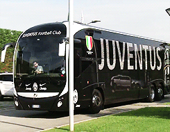 Gifs: Juventus zurück in Vinovo Tumblr_n9g7oxoTuc1r30r4xo1_250
