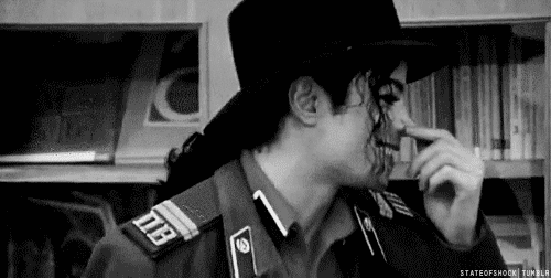 GIF su Michael Jackson. - Pagina 10 Tumblr_nhcpz3E7fH1txwedso1_500