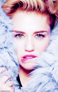 Miley Cyrus Tumblr_n7q5afjw531sqaaz9o2_250