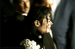 GIF su Michael Jackson. - Pagina 10 Tumblr_niyqe7lJrX1r37ly3o2_250