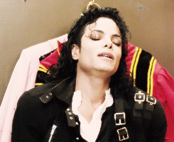 GIF su Michael Jackson. - Pagina 11 Tumblr_ml62j9Q8tm1rhk2w1o1_250