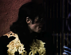 GIF su Michael Jackson. - Pagina 11 Tumblr_ncc2bguCAe1tcyfj9o4_250