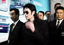 GIF su Michael Jackson. - Pagina 10 Tumblr_nh9es4pYO71ted8t2o6_250