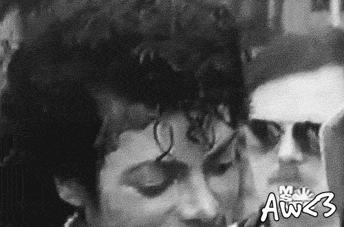GIF su Michael Jackson. - Pagina 11 Tumblr_nllbu5IRSo1tlfyupo1_500