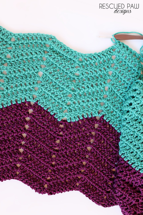 Classic Ripple Crochet Tutorial & Pattern via Easy Crochet. Click to Read or Pin and Save for Later!