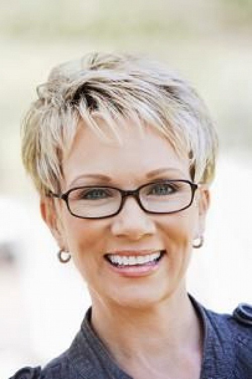 Short straight hairstyles for women over 60