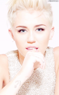 Miley Cyrus Tumblr_n7q5iolqp51sqaaz9o2_250