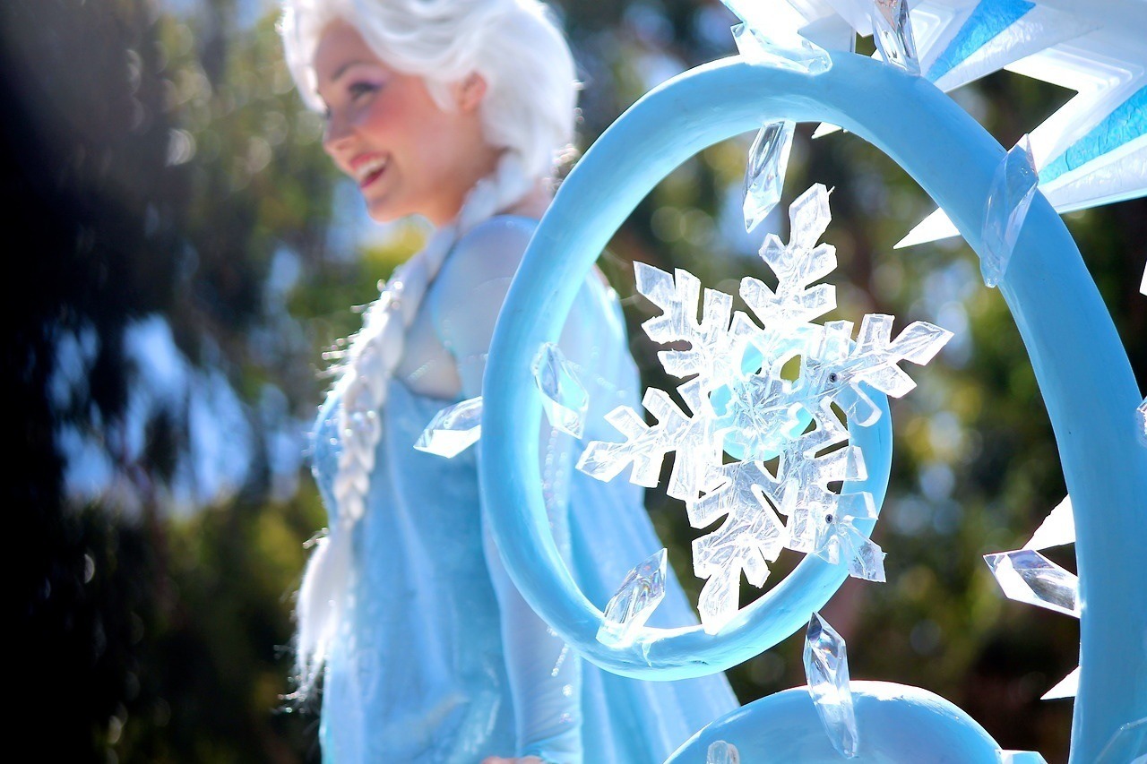 Les personnages de Frozen dans les parcs Disney  - Page 2 Tumblr_n7si19MMTK1t07oxno2_1280