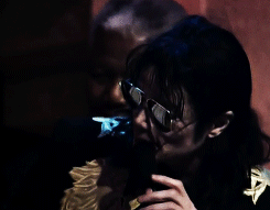 GIF su Michael Jackson. - Pagina 11 Tumblr_ncc2bguCAe1tcyfj9o1_250