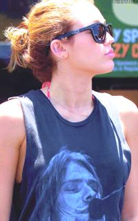 Miley Cyrus Tumblr_n7f9j9BdRv1sqaaz9o6_250