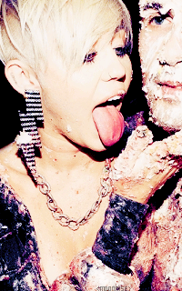Miley Cyrus Tumblr_n7q5di6Ouz1sqaaz9o6_250