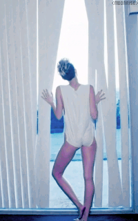 Miley Cyrus Tumblr_n7q5hhFnC61sqaaz9o4_250