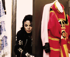 GIF su Michael Jackson. - Pagina 11 Tumblr_ml62j9Q8tm1rhk2w1o4_250