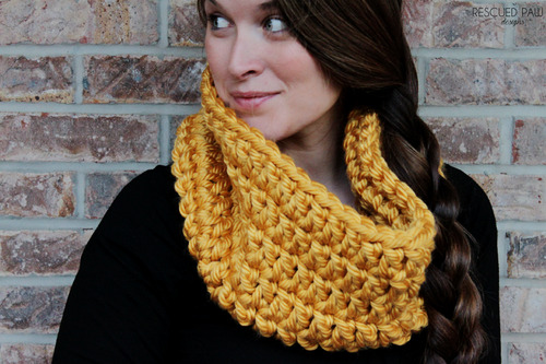 Free Pattern for a Large Chunky Infinity Crochet Scarf from Easy Crochet