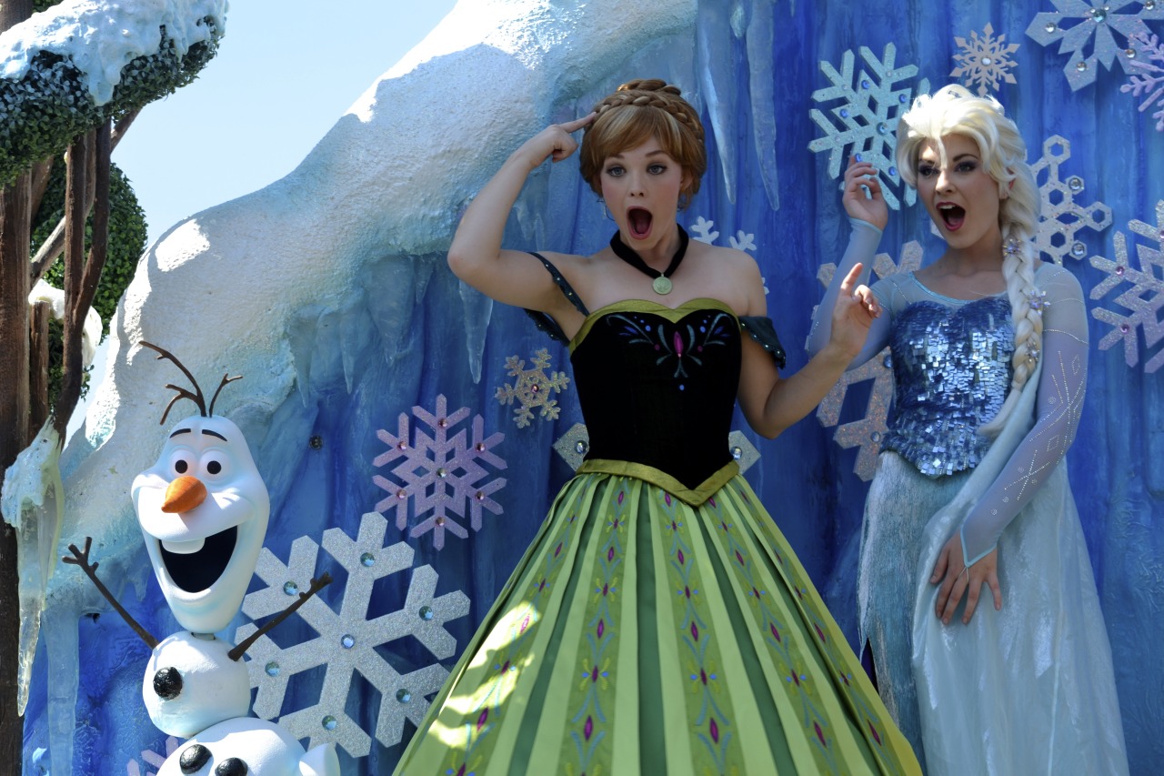 Anna and Elsa at Walt Disney World 